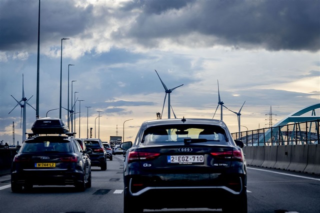 AI chip demand squeezes memory supply for automakers
