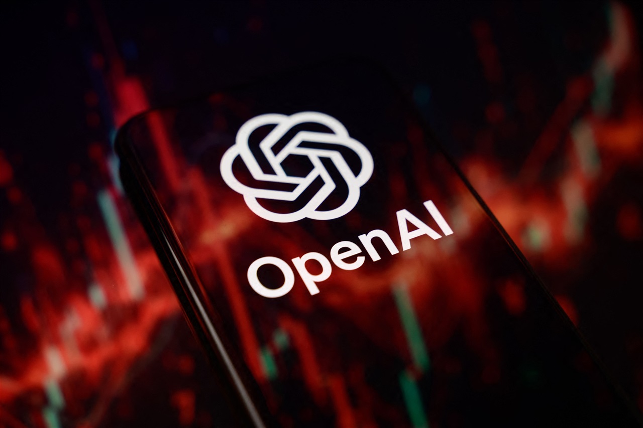 OpenAI data center lead exits ahead of IPO