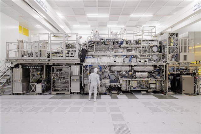 ASML lifts 2026 sales outlook as AI chip demand surges