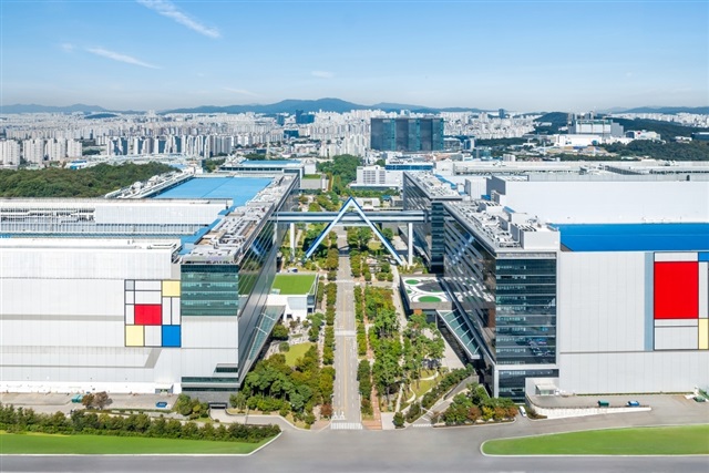 Samsung Foundry eyes bigger custom-chip role after Tesla win