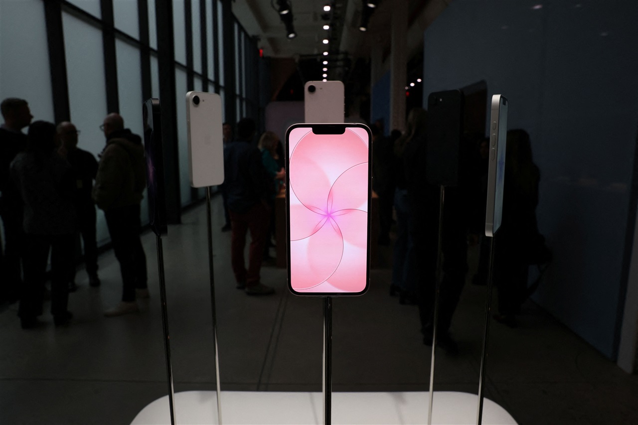 Apple eyes PrismML tech to run bigger AI on iPhones