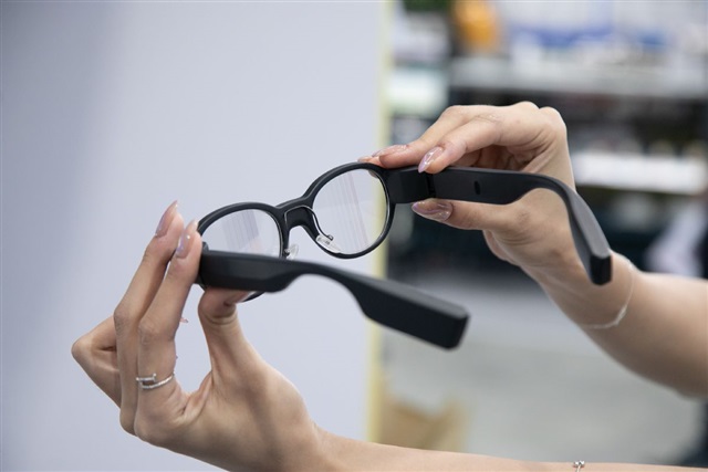 Smart glasses market shifts focus from hardware to AI as competition widens