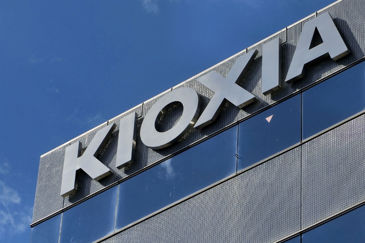 Kioxia and SanDisk unveil faster, denser QLC flash for AI data centers