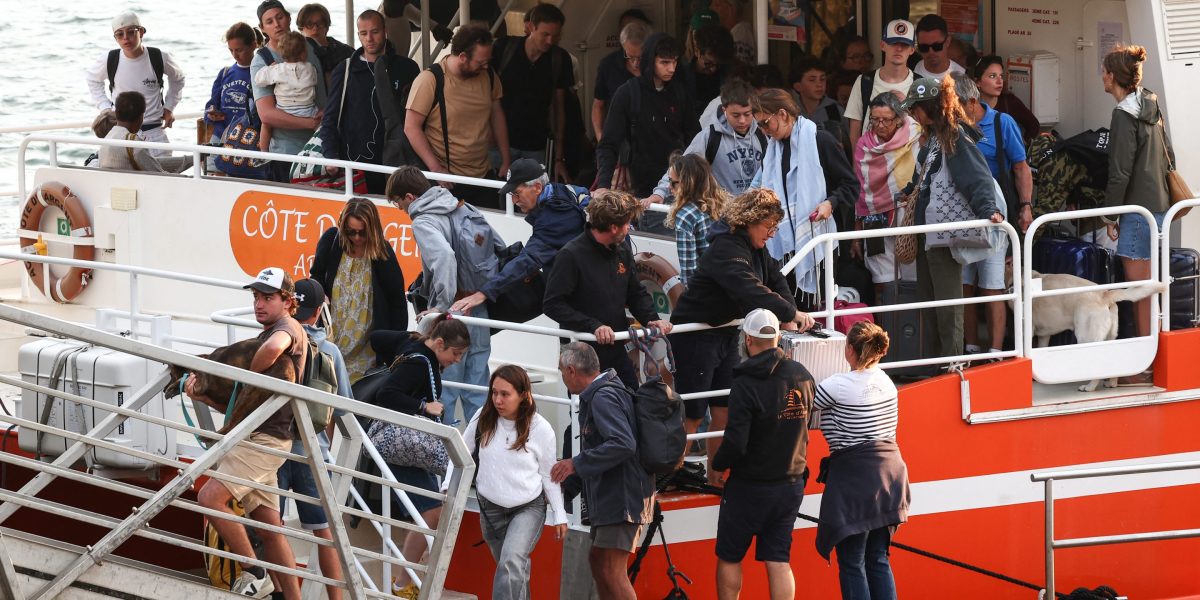 80,000 evacuated as massive wildfires sweep France and Spain