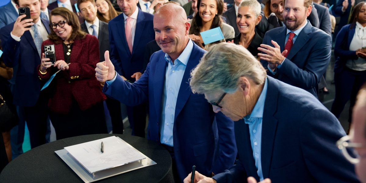 Fermi's fired CEO pushes to sell the AI power startup rather than continue its business plan — a rare shareholder revolt at a venture-backed company