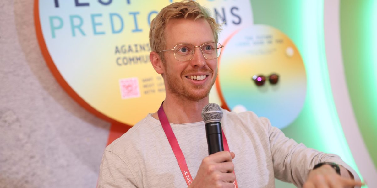 Reddit CEO Steve Huffman plans aggressive hiring of recent graduates, citing their superior AI proficiency compared to older workers