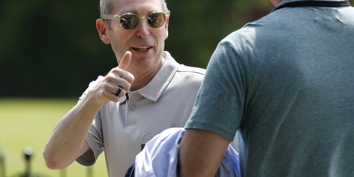 Amazon and Microsoft each spending $200 billion(約32兆円) on AI data centers this year