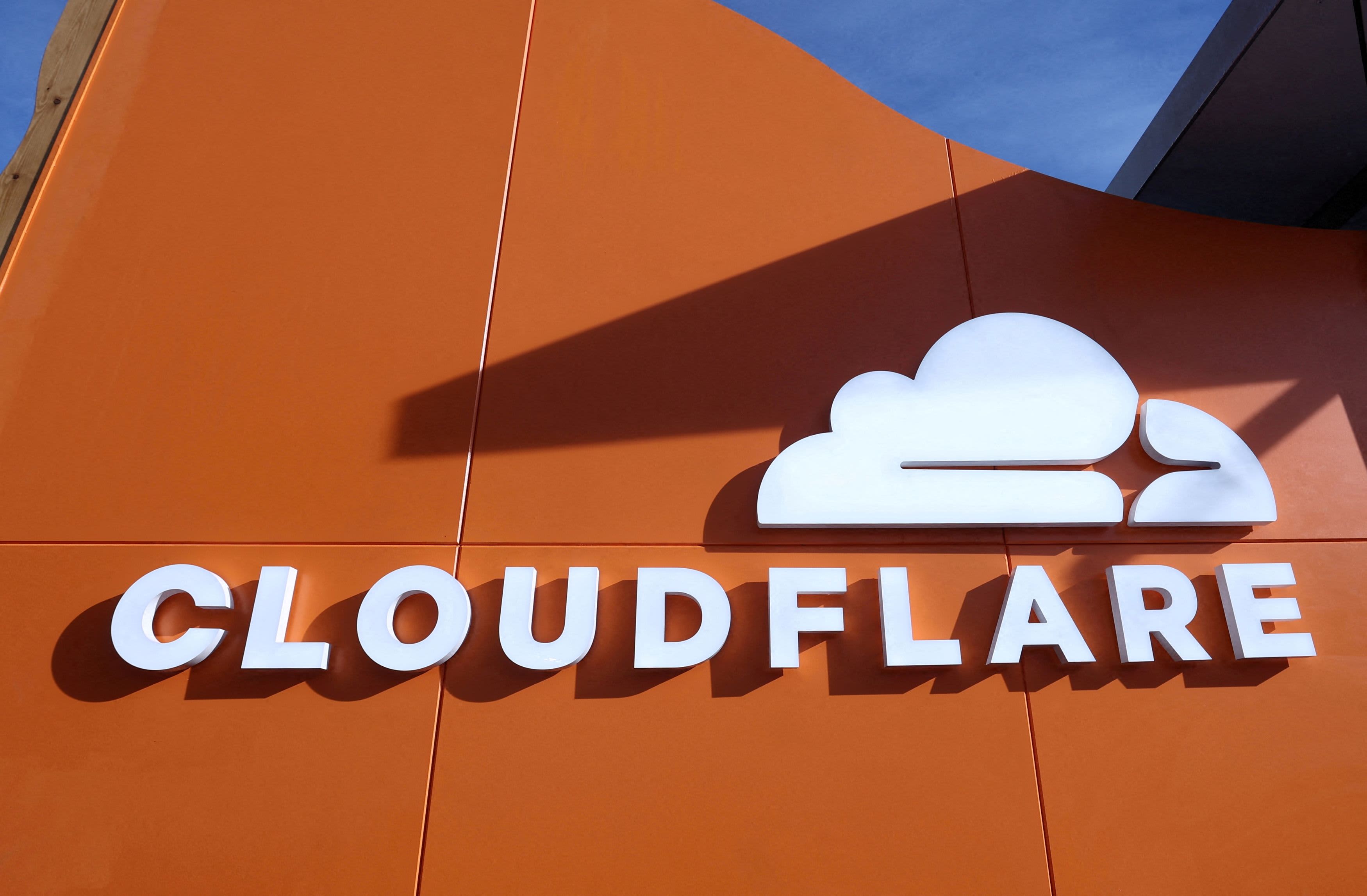 Cloudflareの株価が決算後に下落、AI関連の変化に伴い1,100人の従業員削減を実施
