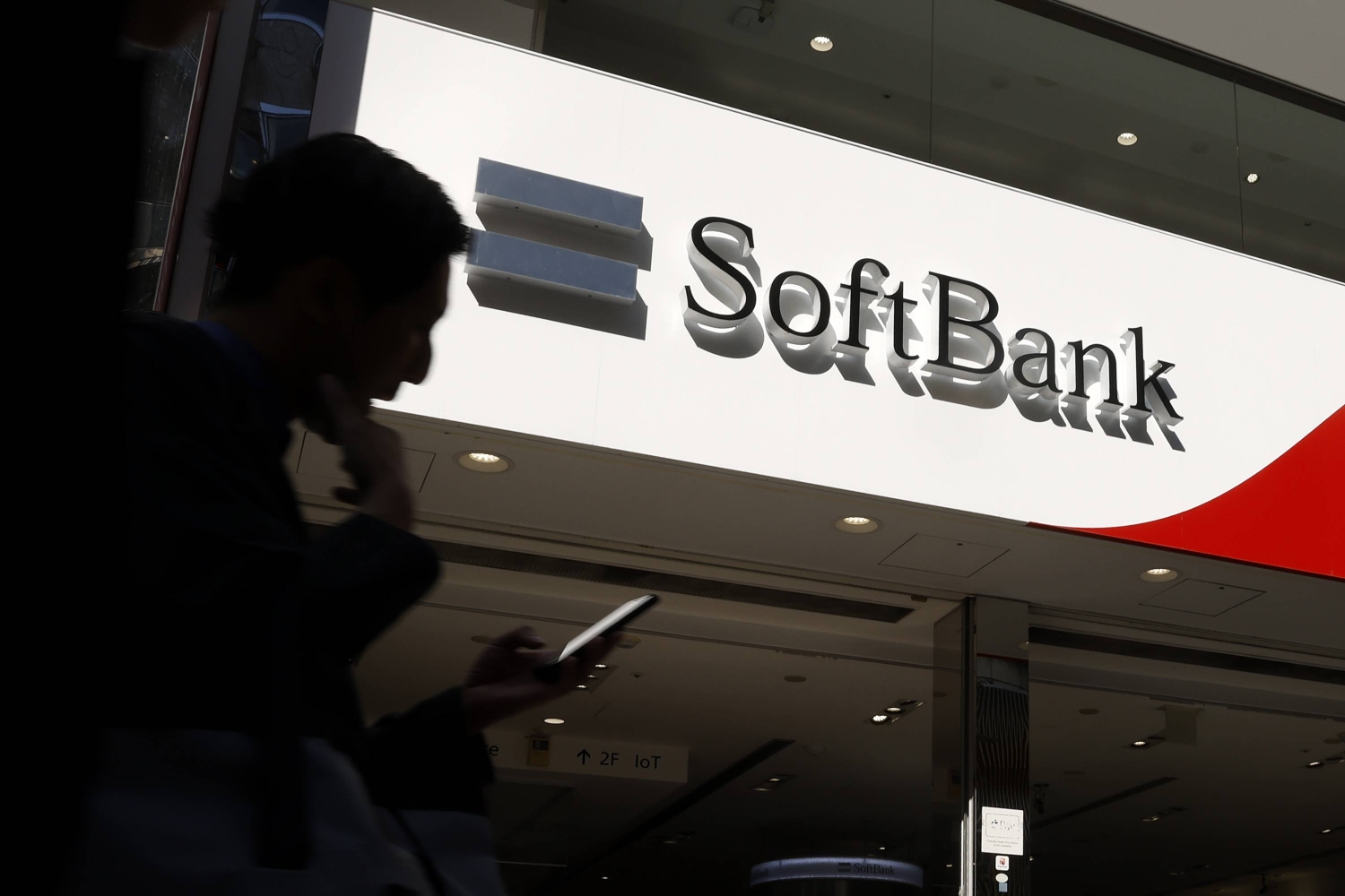 SoftBank struggles to find venture investments in Latin America as the tech boom cools and focus shifts to AI, completing just two deals in the past two years.