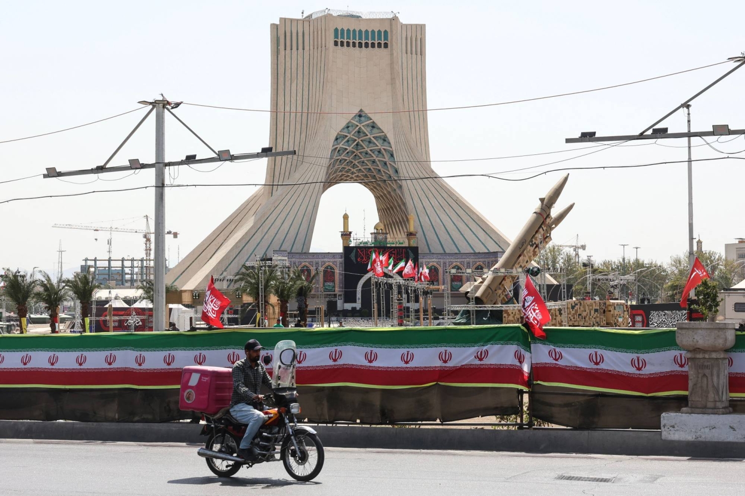 U.S., Iran extend mutual strike pause as Oman mediates Hormuz talks