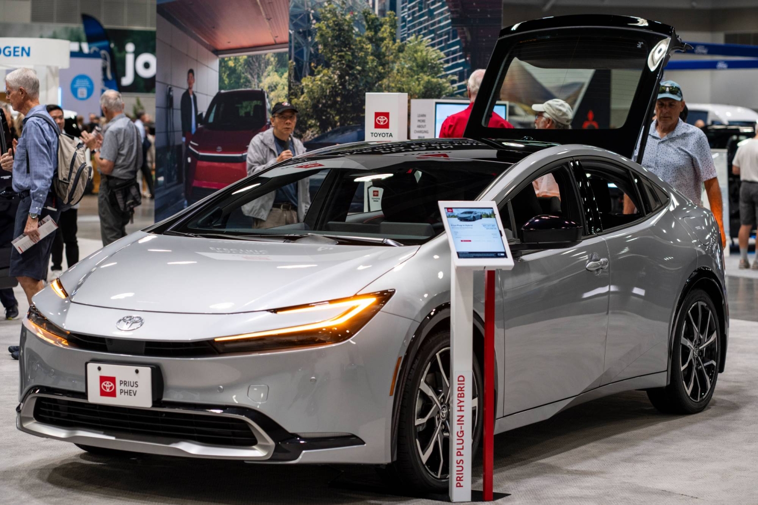 Toyota hybrid sales surge 20% as Americans shun gas; GM slides 4.2%