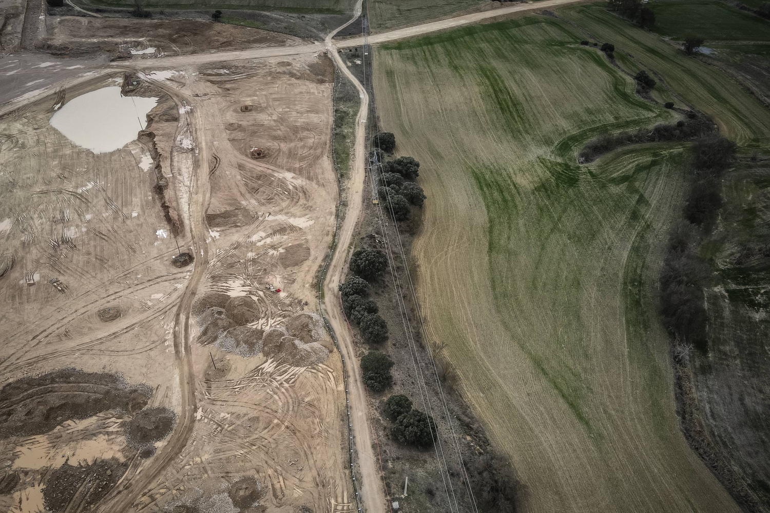 Data center construction speed becomes critical competitive advantage in the AI race as companies invest billions in infrastructure
