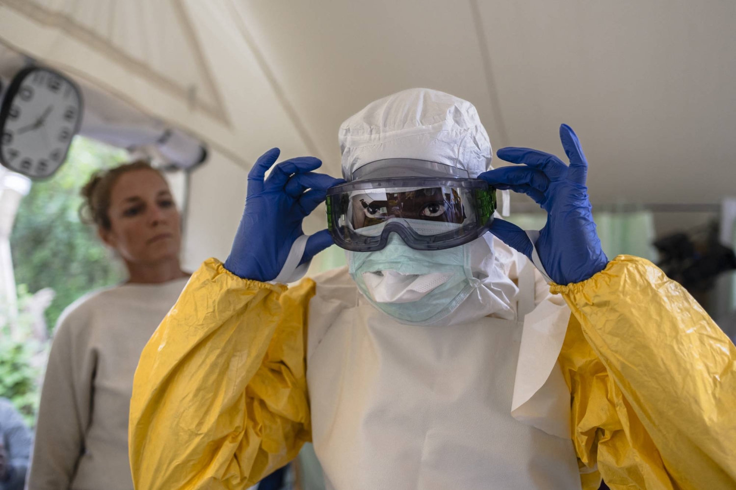 U.S., Congo Ebola travel curbs risk hampering aid response