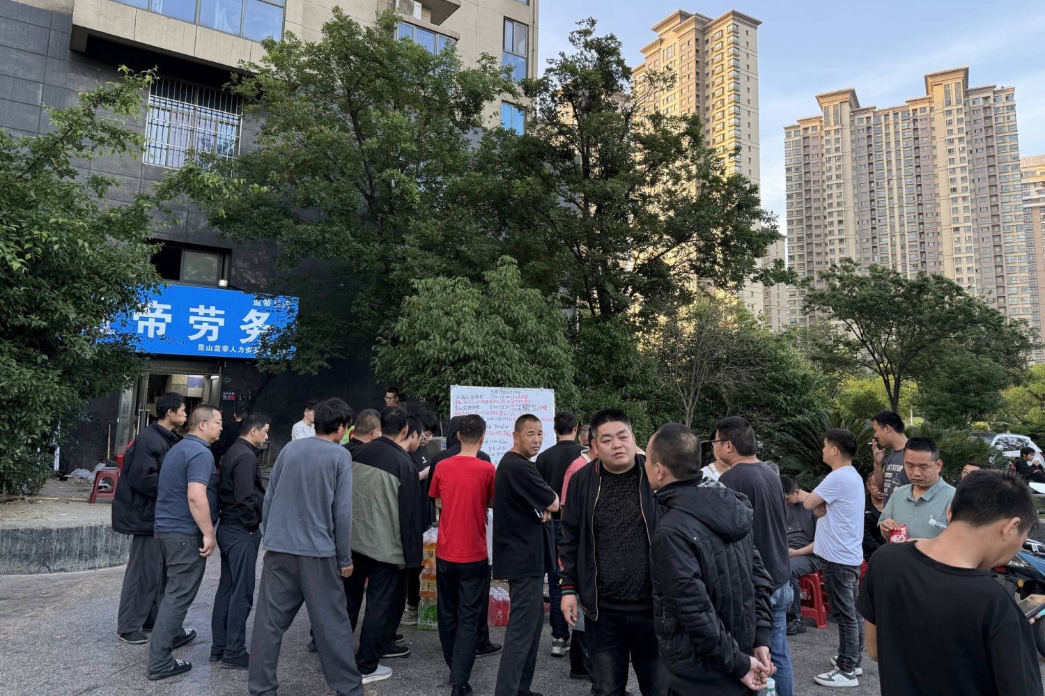 China's automation leaves workers stranded in prosperity parks