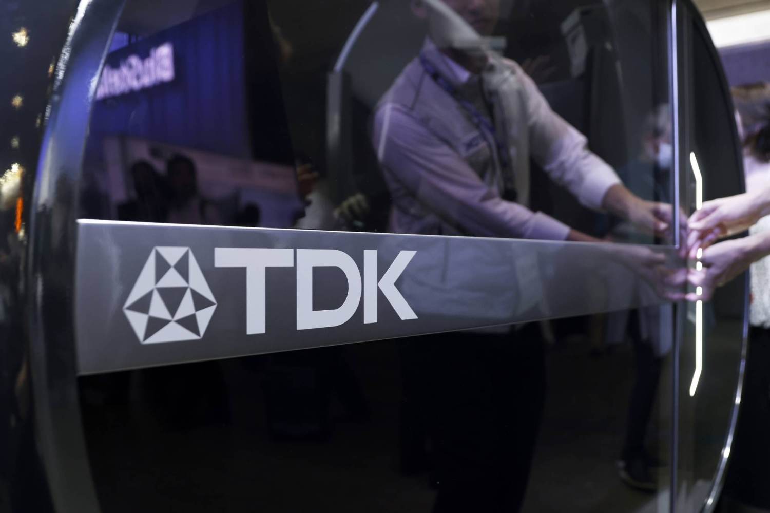 TDK to acquire U.S. 3D-printing startup Fabric8Labs for as much as $400 million(約640億円) to advance data-center cooling technology.