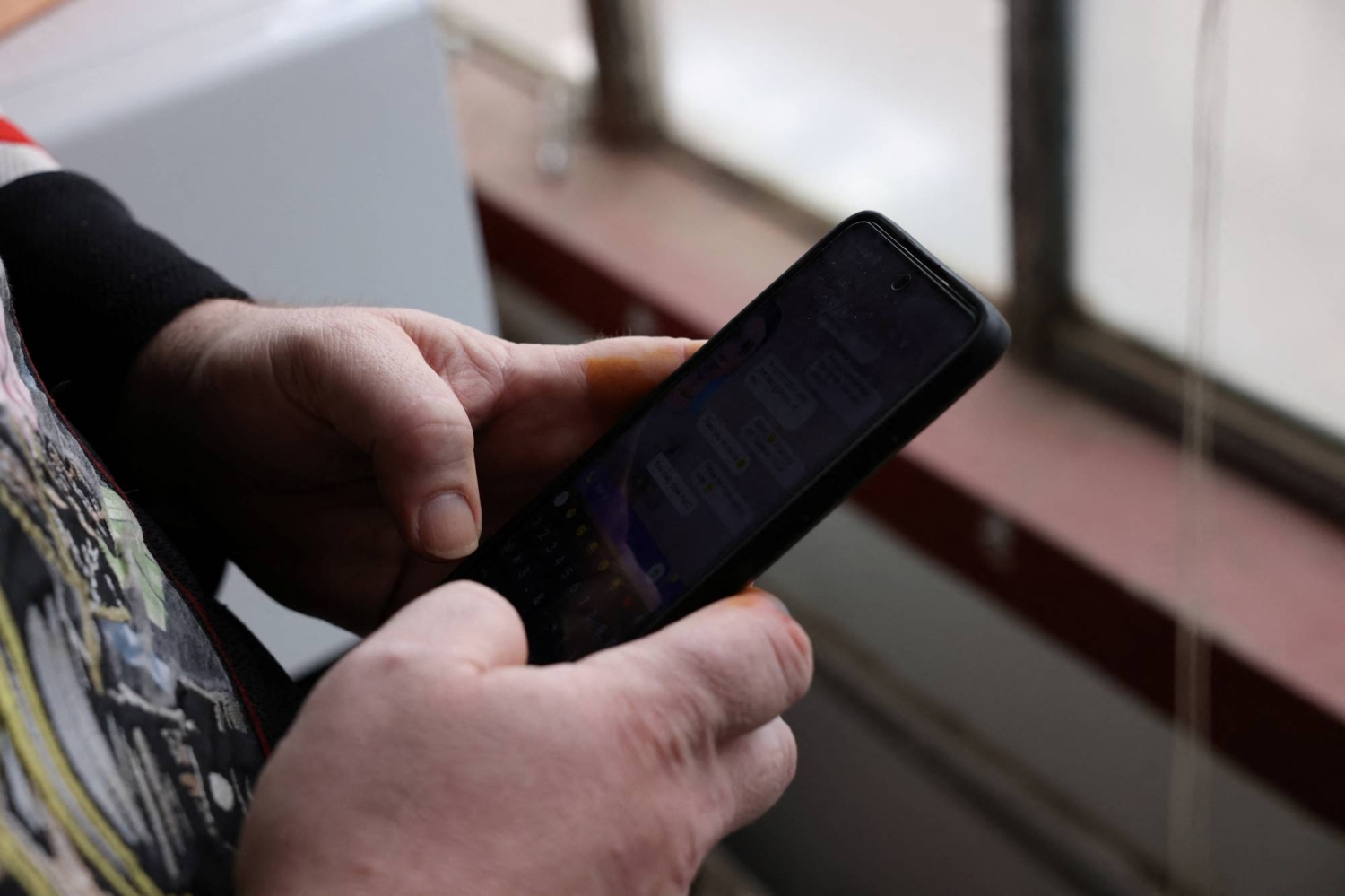 A New York federal court ruling allowing prosecutors to access AI chat records has sparked urgent warnings from U.S. lawyers about potential legal exposure in digital communications.