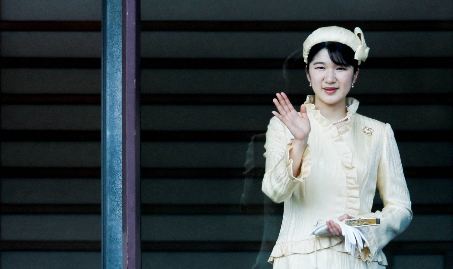 Despite Princess Aiko's popularity in Japan, Prime Minister Sanae Takaichi and other politicians resist reforming succession laws to allow her to ascend the throne.