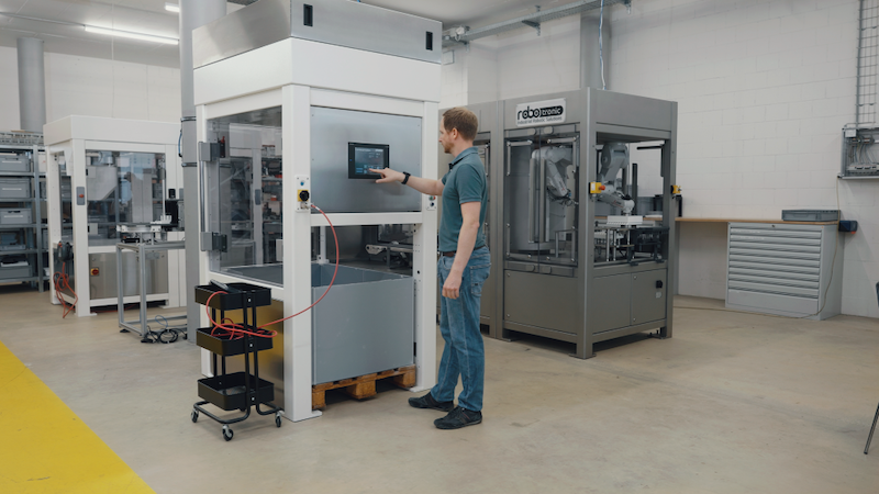 Robotronic and Mitsubishi Electric introduce Europe's smallest automated palletising cell designed for pharmaceutical vials and pre-filled syringes