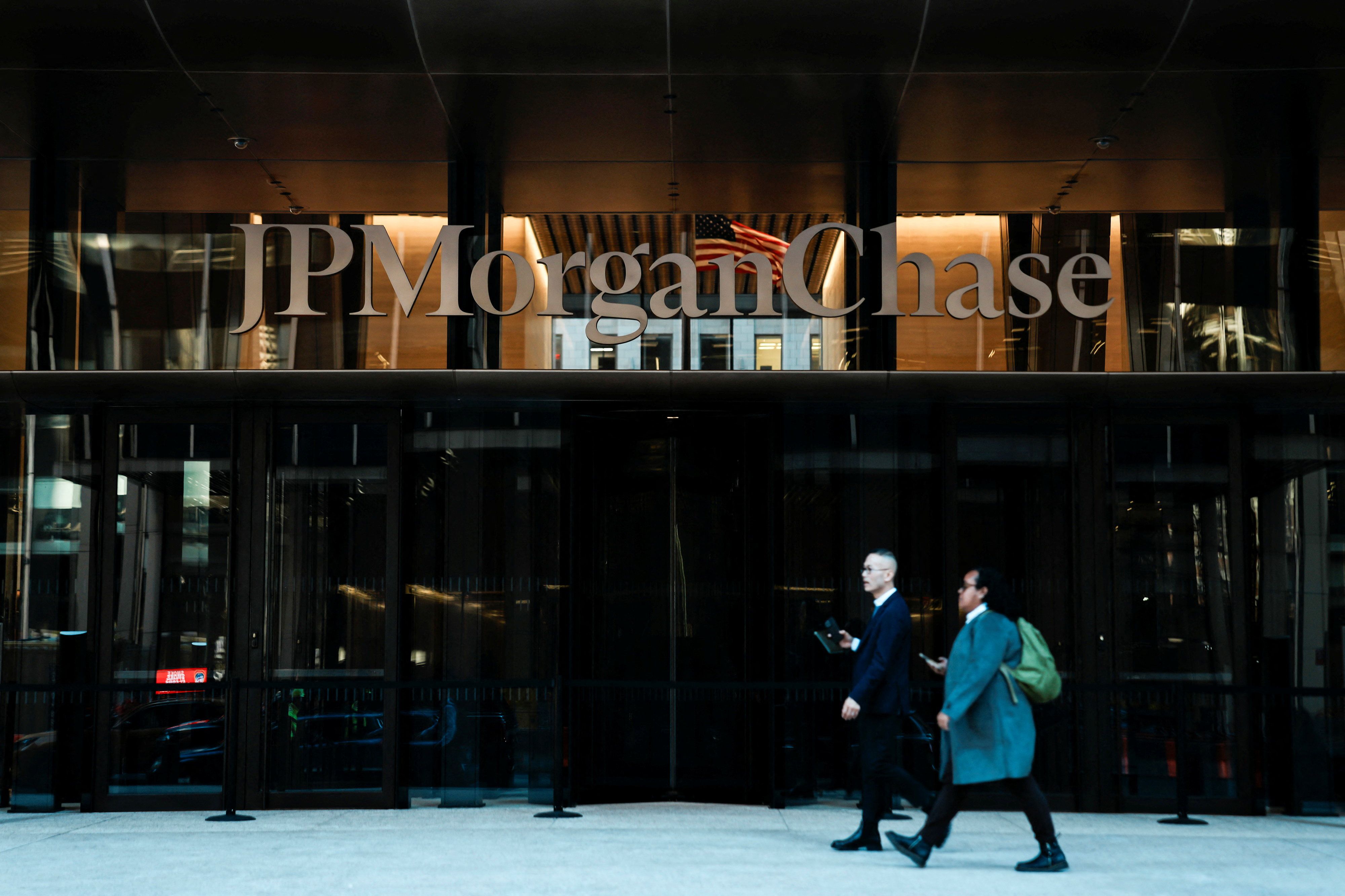 JPMorgan cuts off Hong Kong staff from Anthropic's AI models amid US national security restrictions and the company's own China policy.