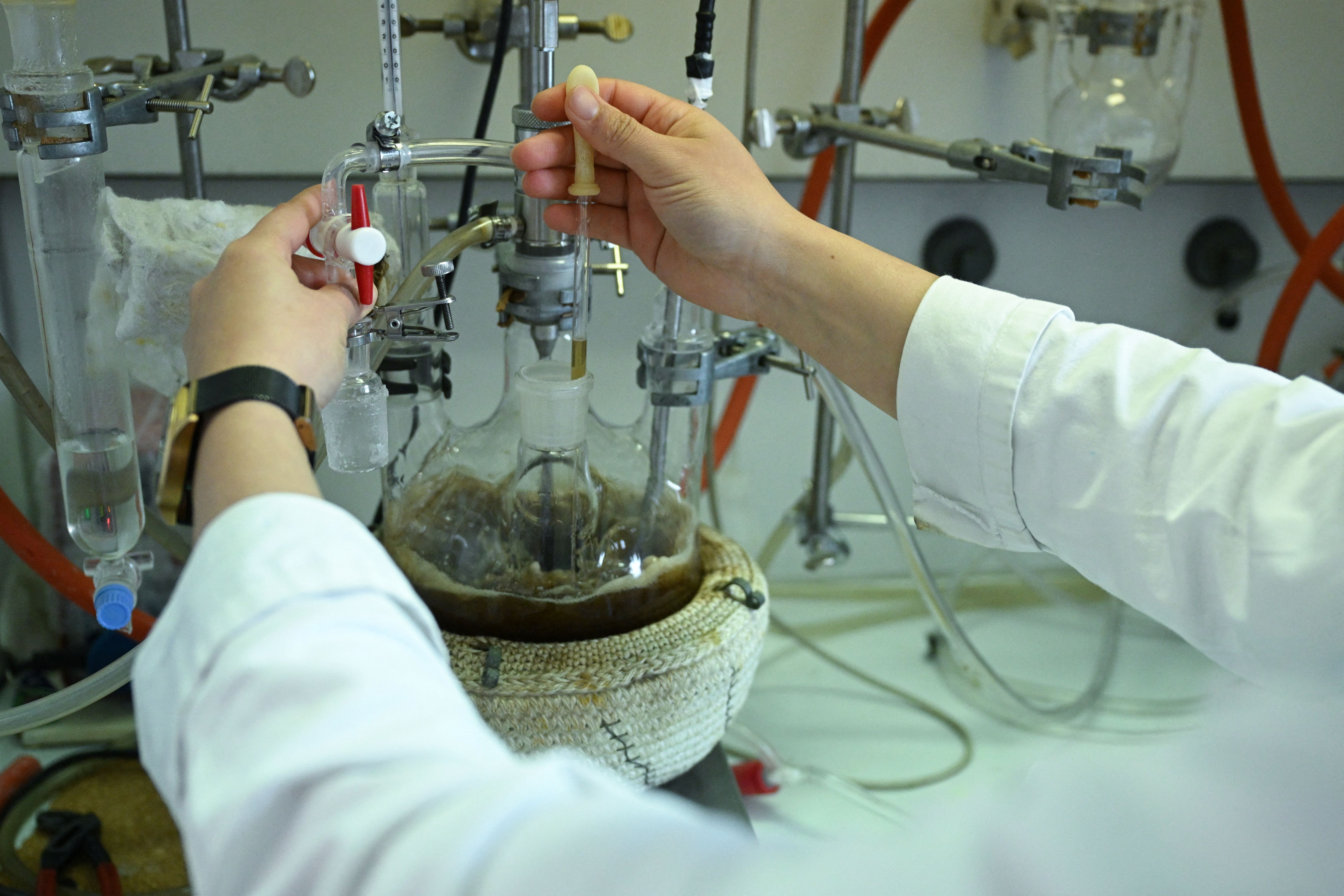 AI, robots poised to upend drug discovery with brute-force biology