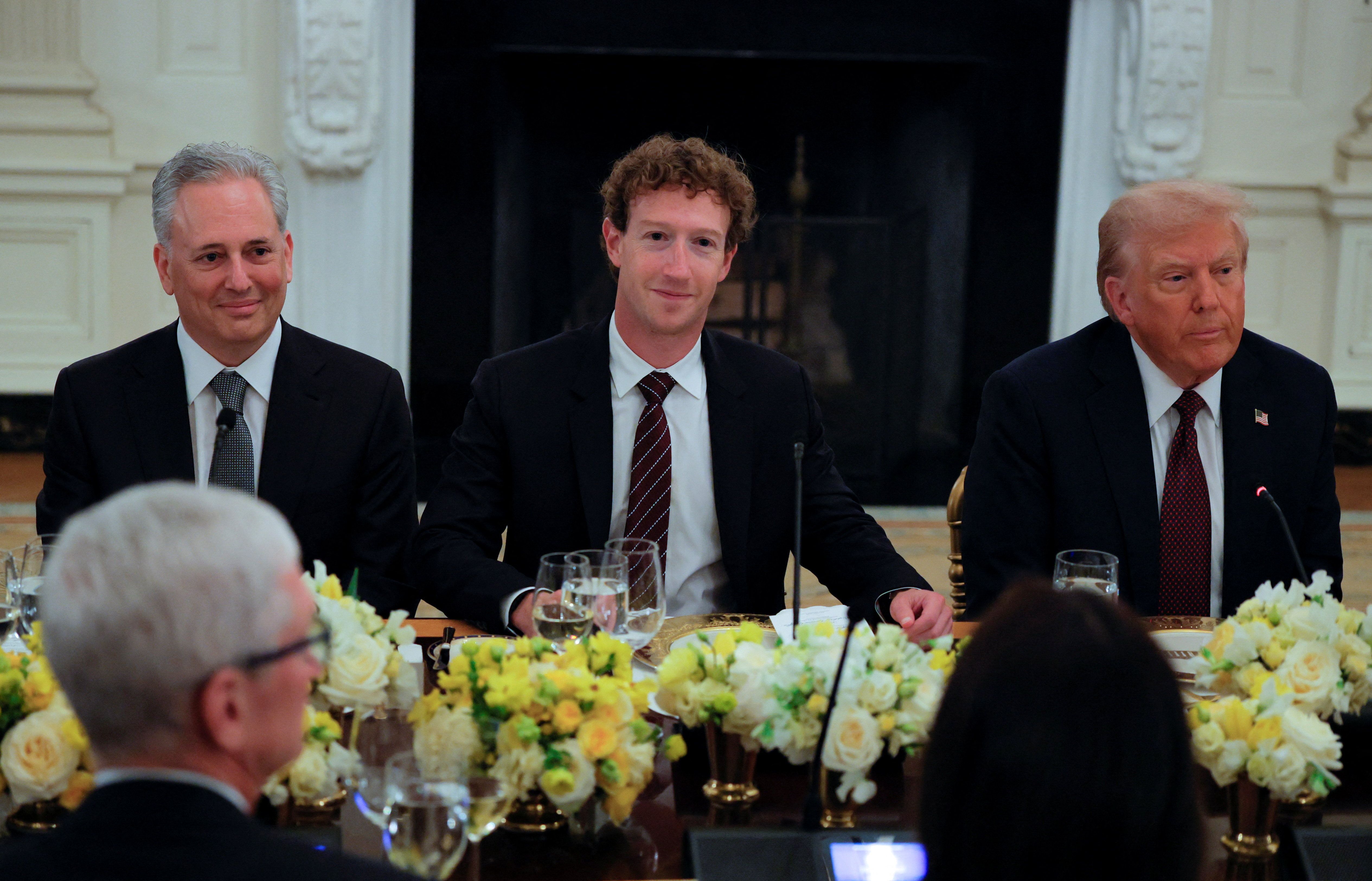 Musk, Zuckerberg, and Sacks persuade White House to shelve Trump AI regulation executive order