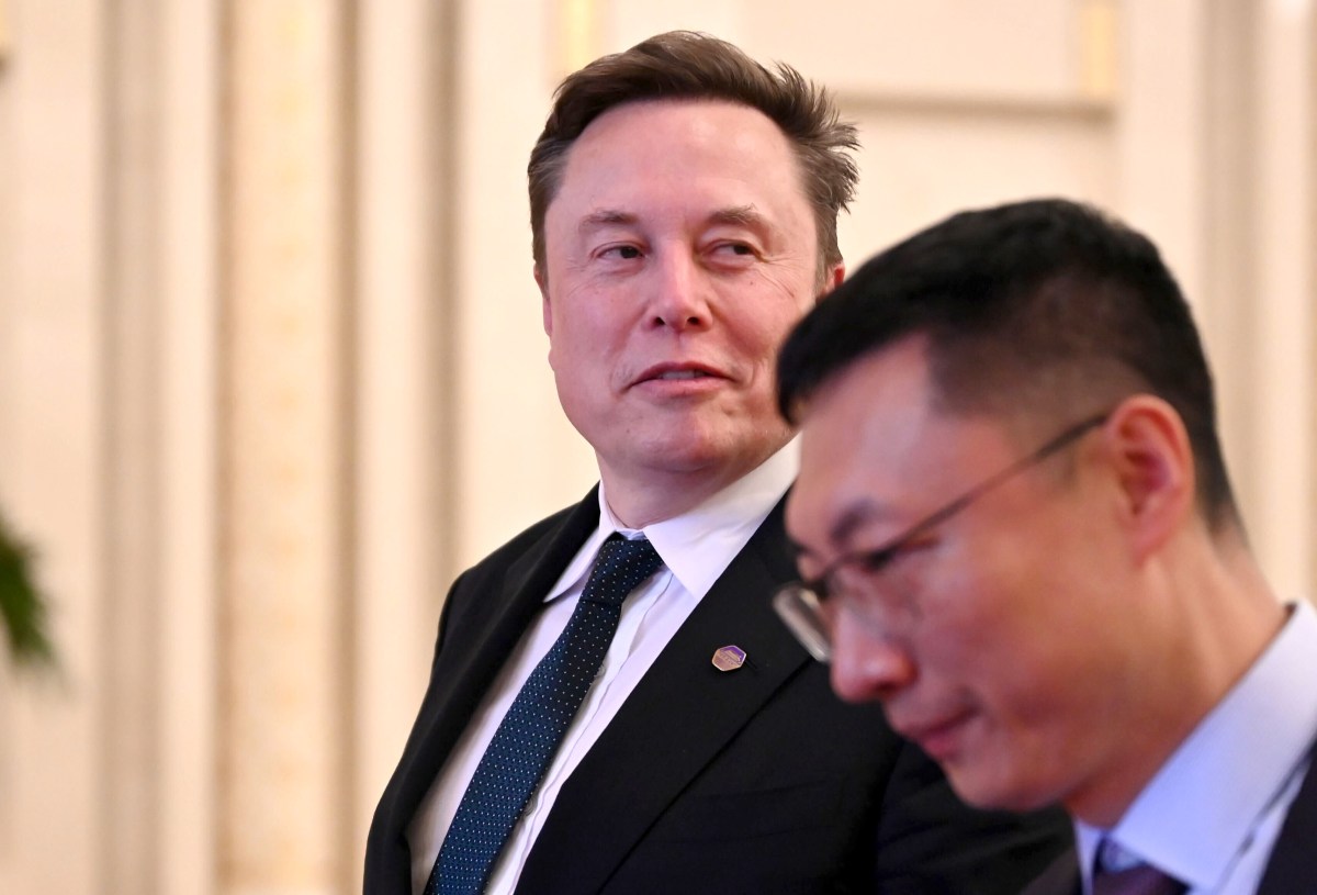 Anthropic, OpenAI, and SpaceX are heading to public markets in the same window, marking a shift away from traditional FAANG dominance and creating a stress test for investors and valuations in 2026.