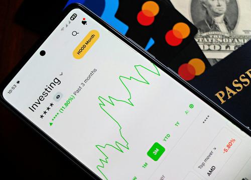 AppLovin Builds Social Platform, Betting Ad-Tech Edge Over Meta