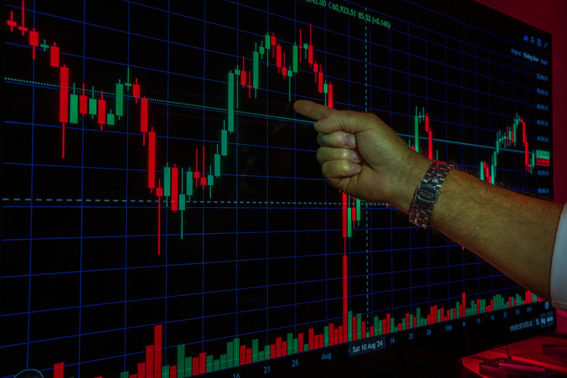 Corning's AI Fiber Deals Leave Stock Split: Undervalued or Overpriced?