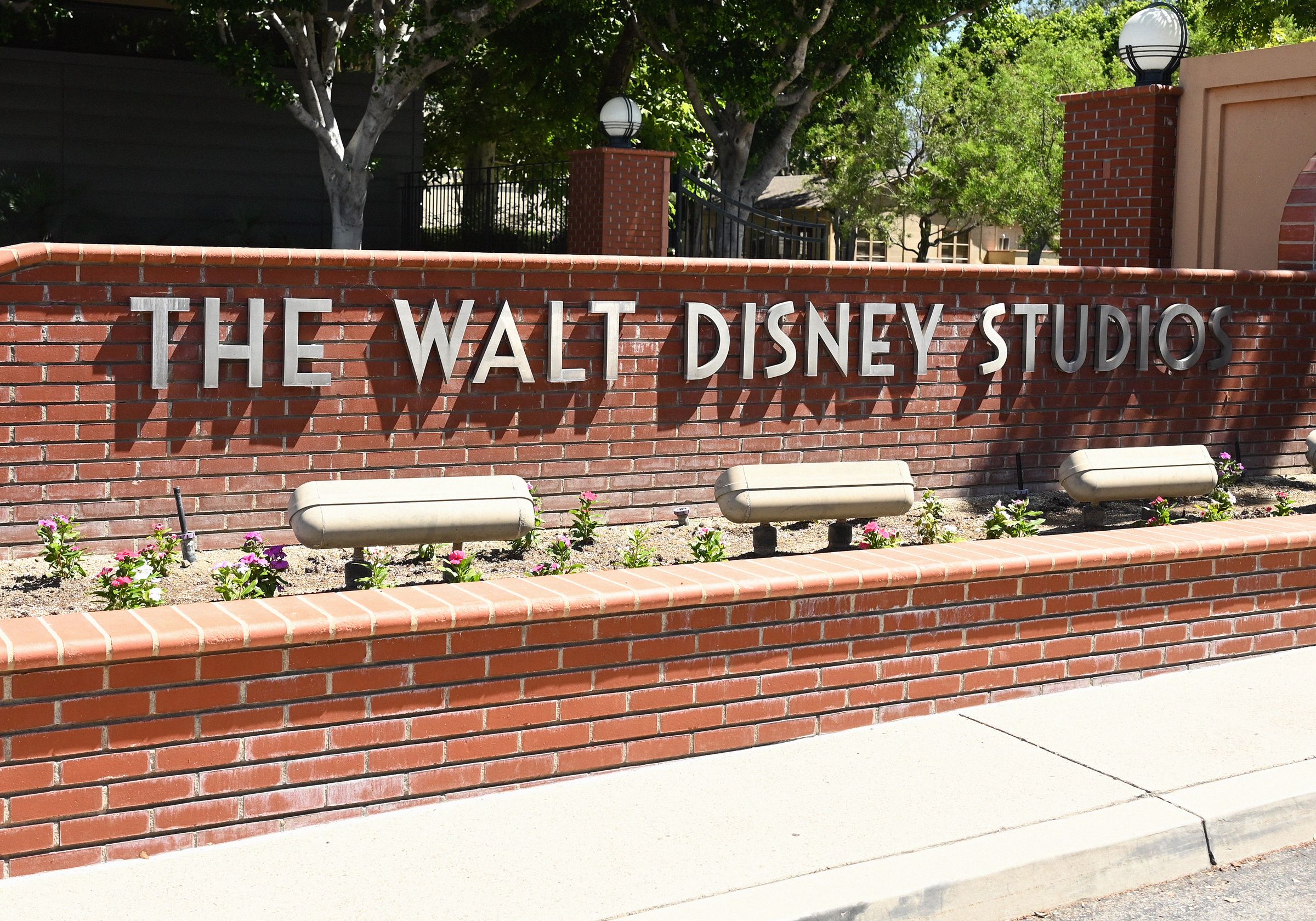 DisneyがCharacter.AIの人材と技術を確保