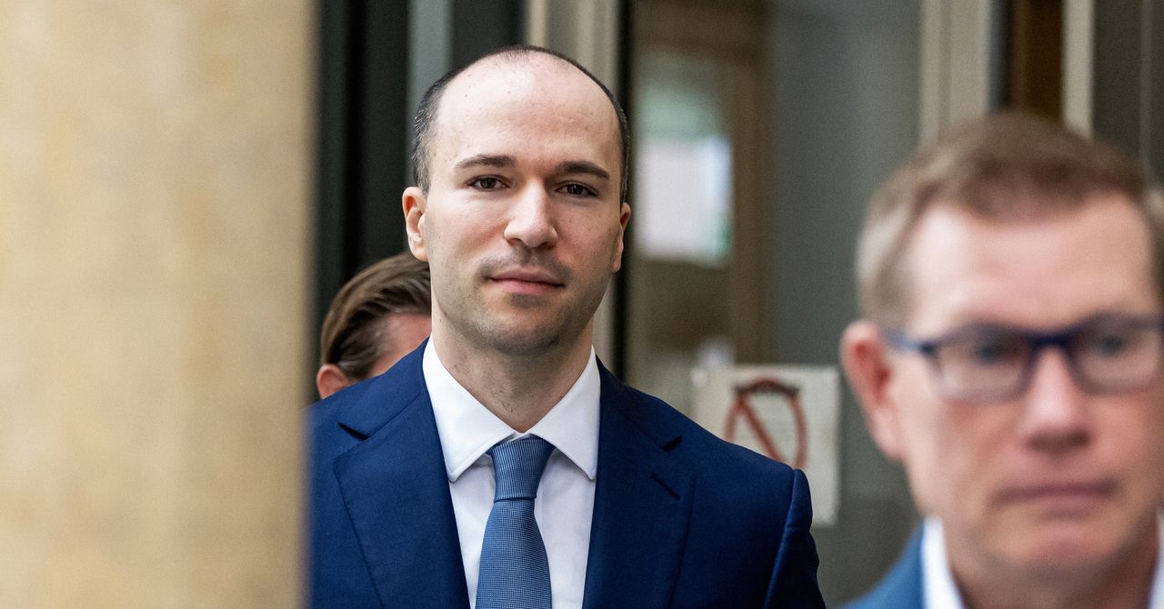 OpenAI Staff Fund Rival Super PAC Opposing Boss's AI Deregulation Push