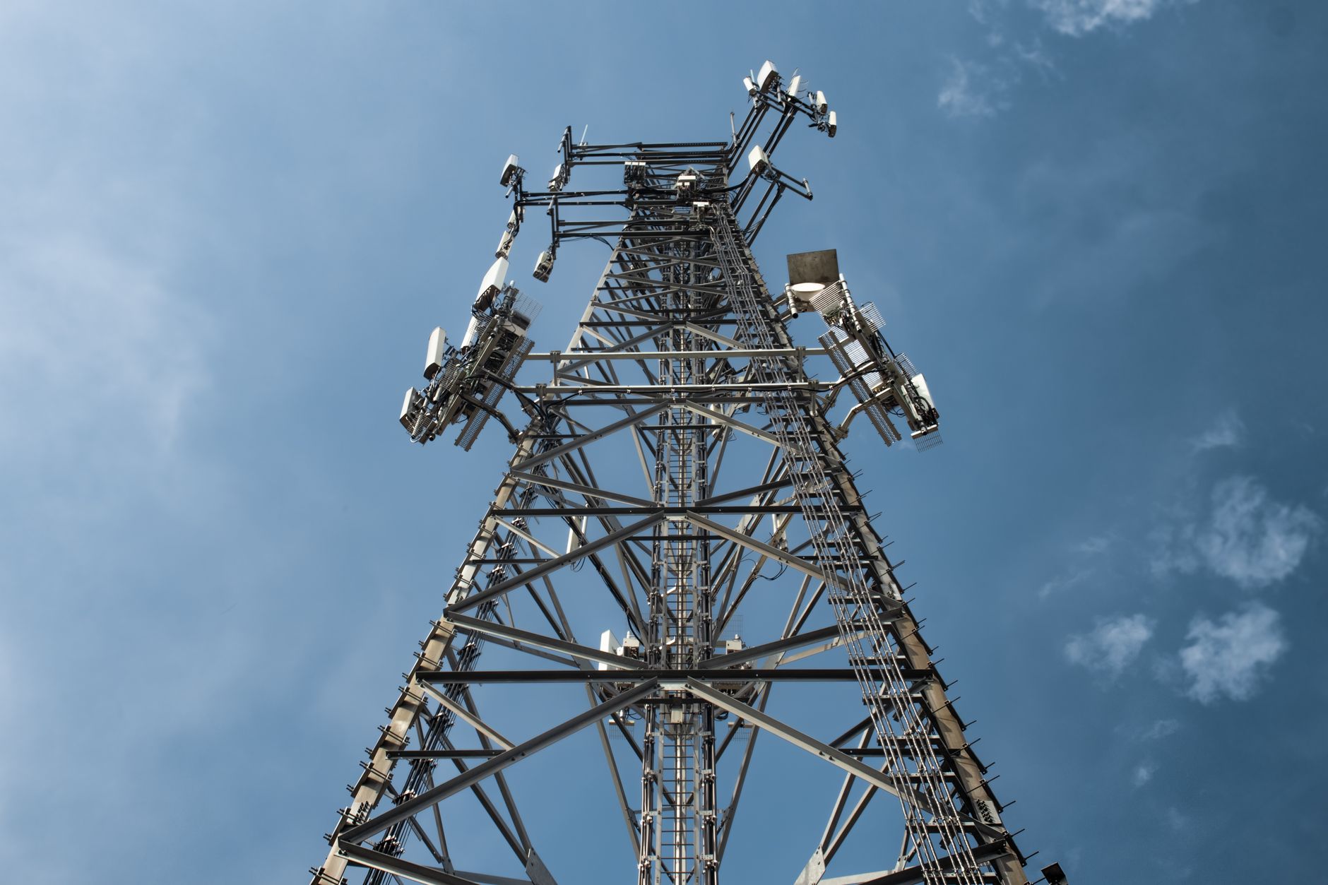 Vertiv, Supermicro report divergent AI infrastructure paths—margin vs. growth