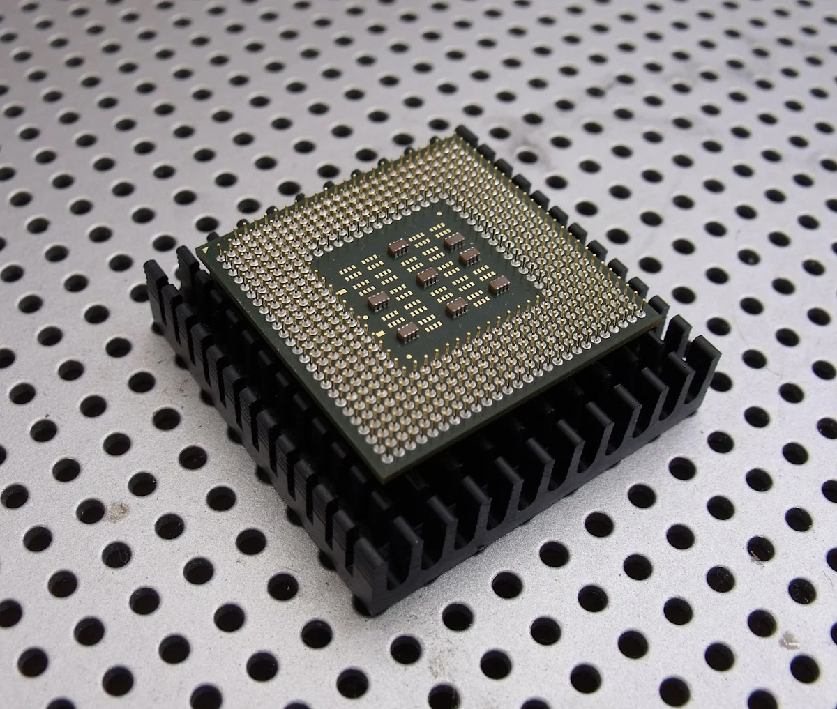 Broadcom extends Apple chip supply deal through 2031