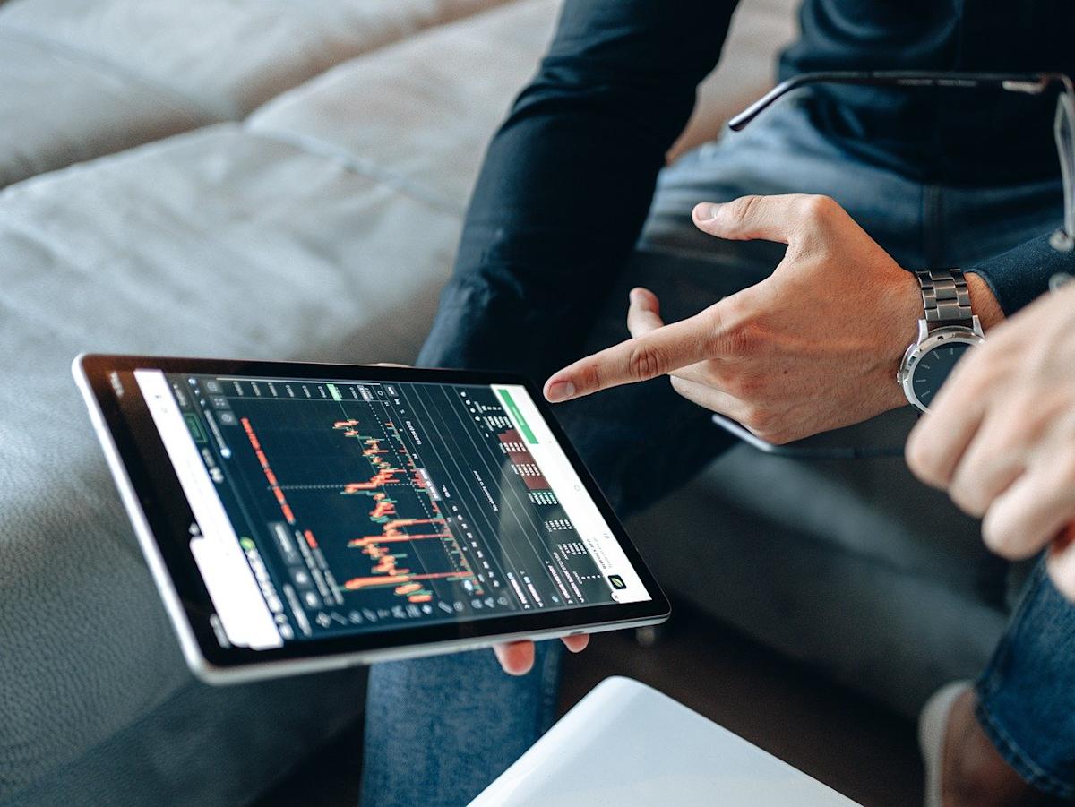 Innodata Inc.がデータエンジニアリング事業へのピボットで、ウォール街から注目を集め、AIデータセンター関連銘柄ランキングで12位に選定される