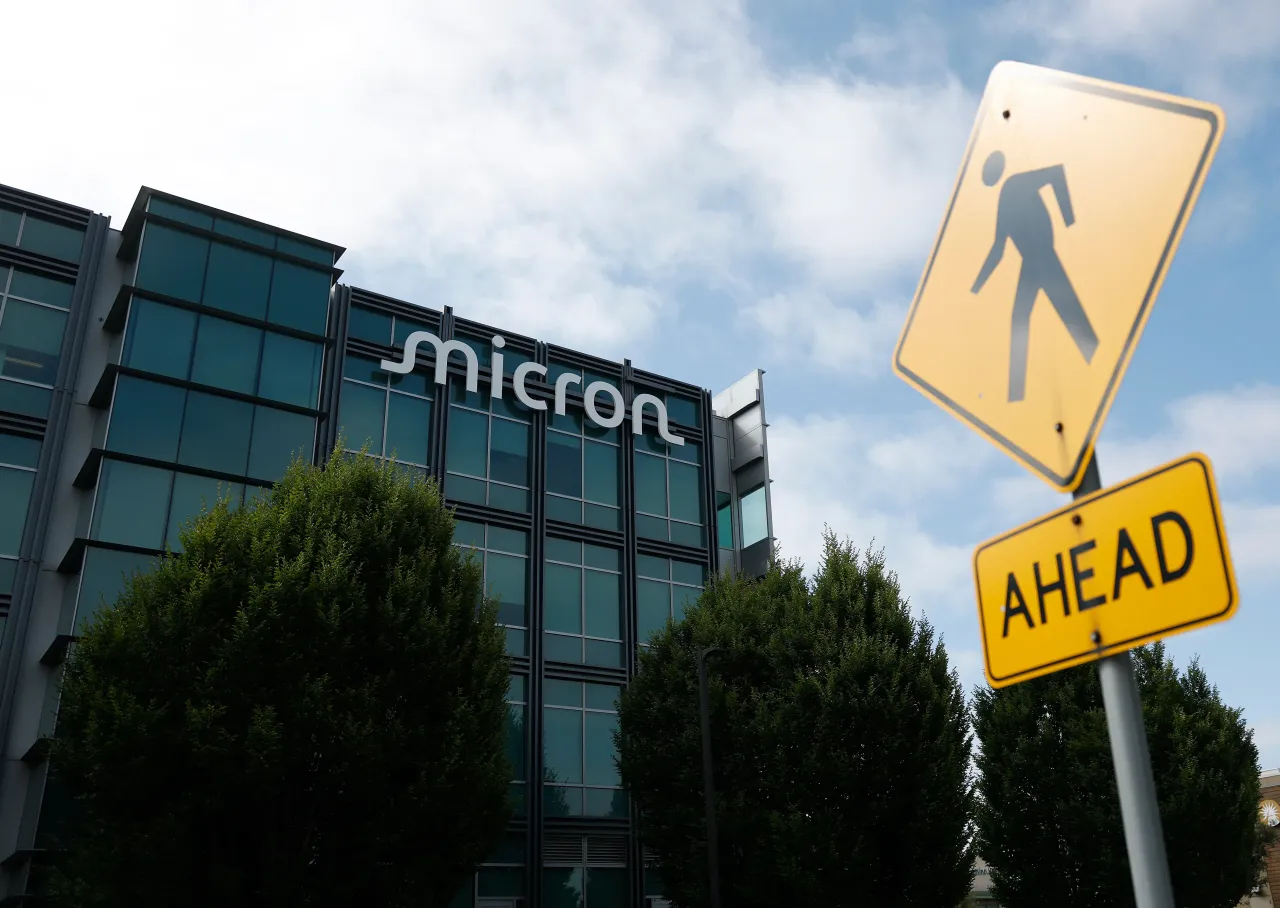 Memory chip stocks tumble on profit-taking; Samsung posts stellar Q2 results