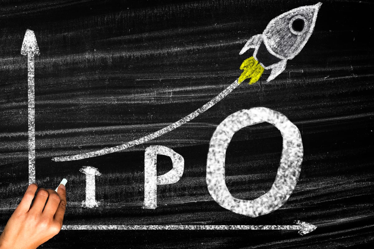 SpaceX, Anthropic, and OpenAI have filed or completed IPOs, but analysts debate which offers the best value: SpaceX's $2.4 trillion(約380兆円) valuation looks inflated, while Anthropic's revenue growth and path to profit appear more defensible.