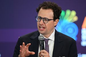 Anthropic CEO Dario Amodei meets White House to resolve Pentagon dispute over Claude AI restrictions