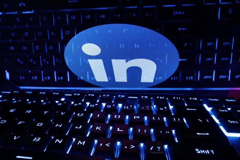 LinkedIn's agentic AI hiring products on track to generate $450 million in yearly revenue