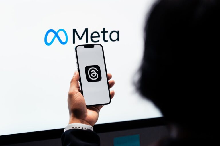 Meta Platforms, Inc. (META) Expands AI Private Chats and Renewable Energy Deals