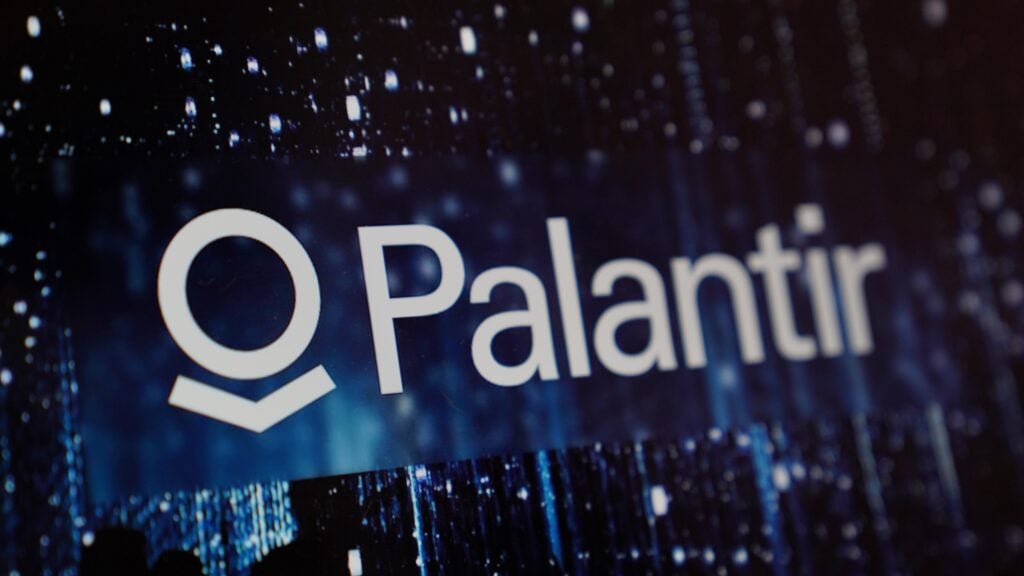 Top analyst Dan Ives rejects Michael Burry's claim that Anthropic is outpacing Palantir, defending Palantir's position as a core AI leader.
