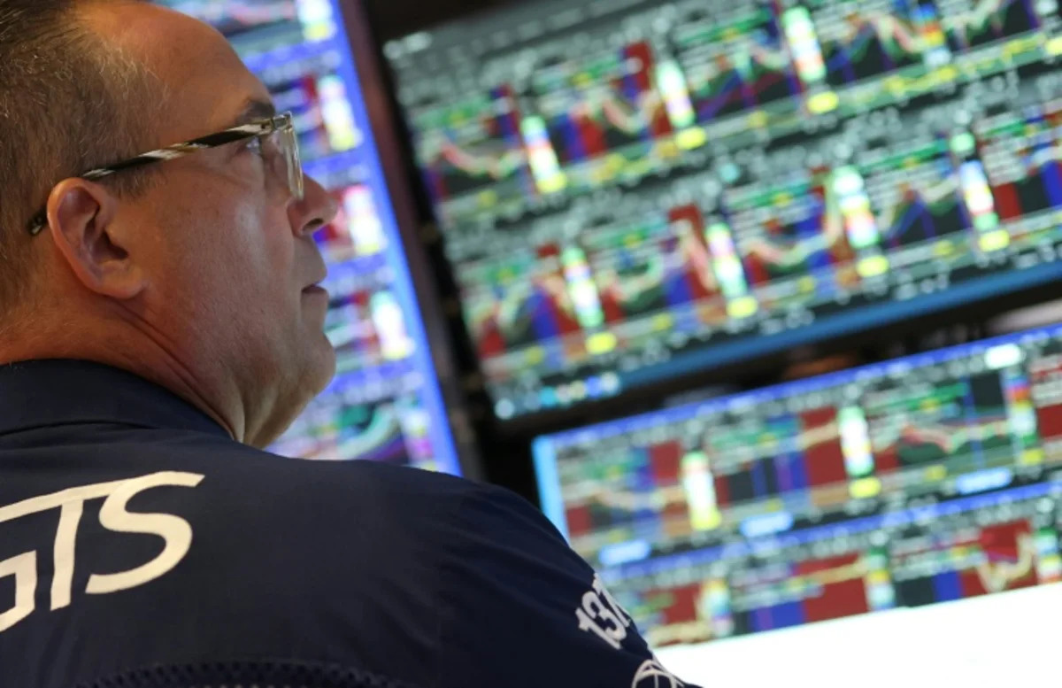 Tech stocks plunge on AI valuation doubts; oil surges amid Mideast tensions