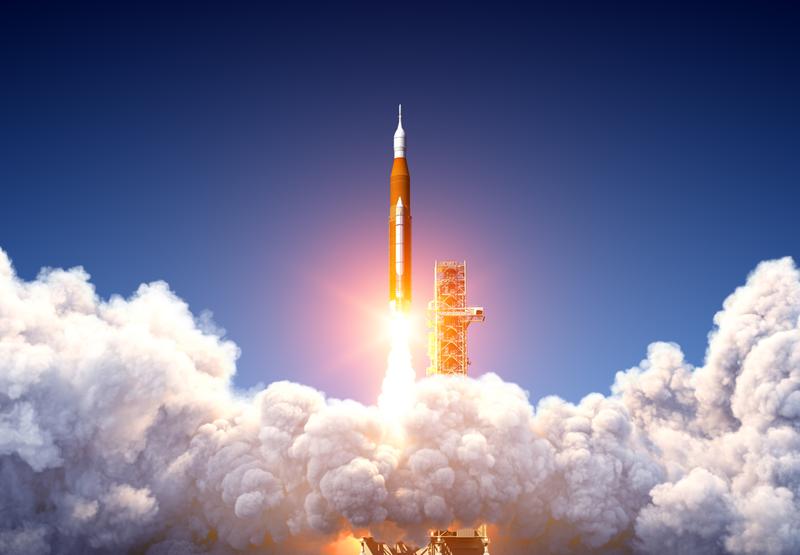 SpaceX's IPO opened 11% above its $135 offering price, with shares climbing as high as 31% above that level and valuing the company at more than $2.2 trillion(約350兆円)—sixth-most-valuable globally—but investors are betting heavily on future growth in areas beyond its current profitable satellite business.