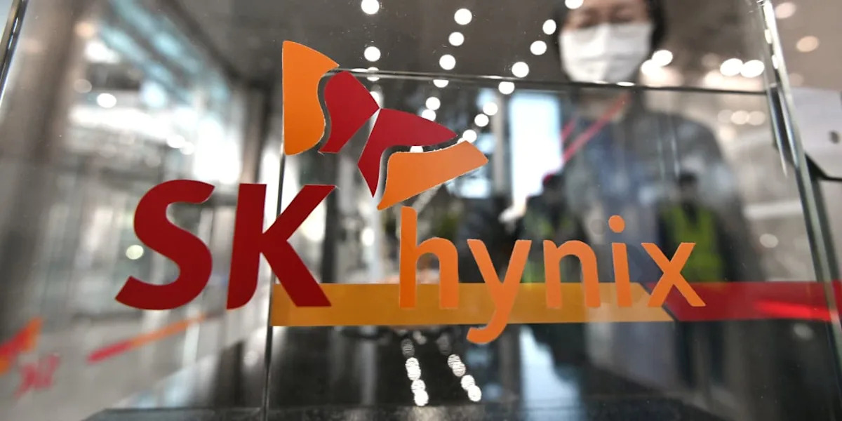 SK Hynix Falls on Profit-Taking After 500% Rally