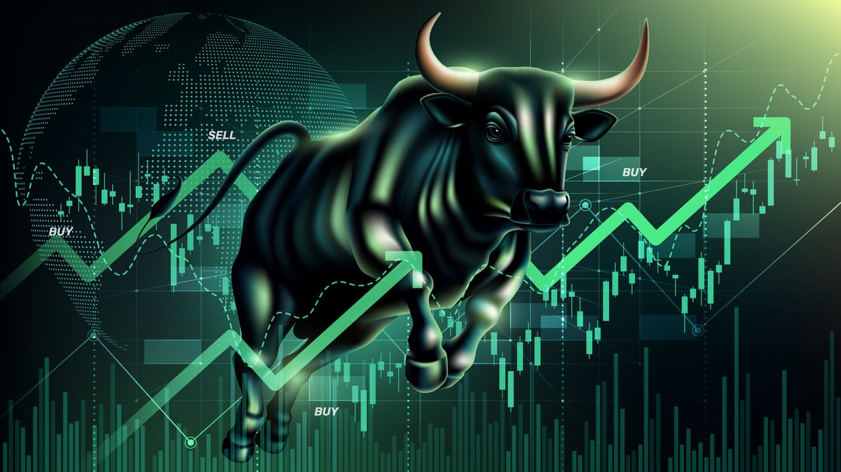 Nvidia reported accelerating quarterly revenue growth to $81.6 billion(約13兆円), but the stock trades at a modest premium despite strong business momentum, raising questions about whether further gains are realistic.