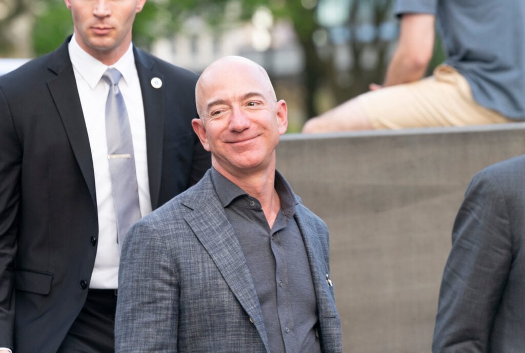 Jeff Bezos' industrial AI startup Prometheus raises $12 billion(約1.9兆円) at a $41 billion(約6.6兆円) valuation, targeting the lengthy timelines in manufacturing and hardware design.