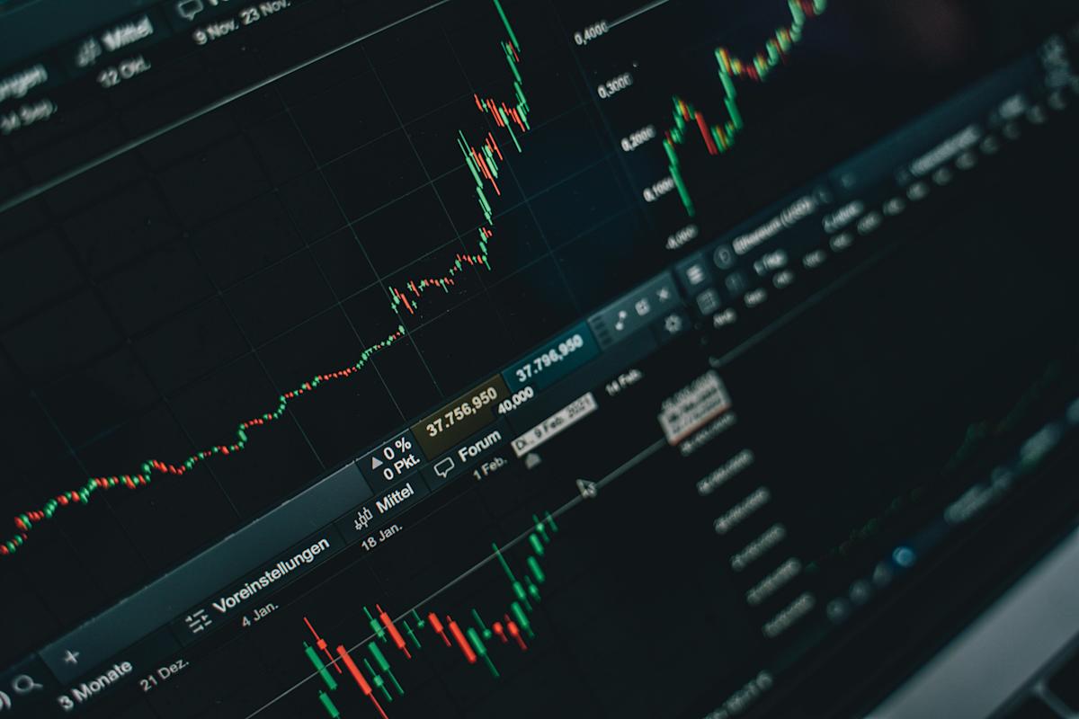 Corning targets $20 billion annual revenue by end of 2025, $30 billion by end of 2028, and possibly $40 billion by end of 2030, following NVIDIA partnership to expand optical connectivity manufacturing capacity by a factor of 10