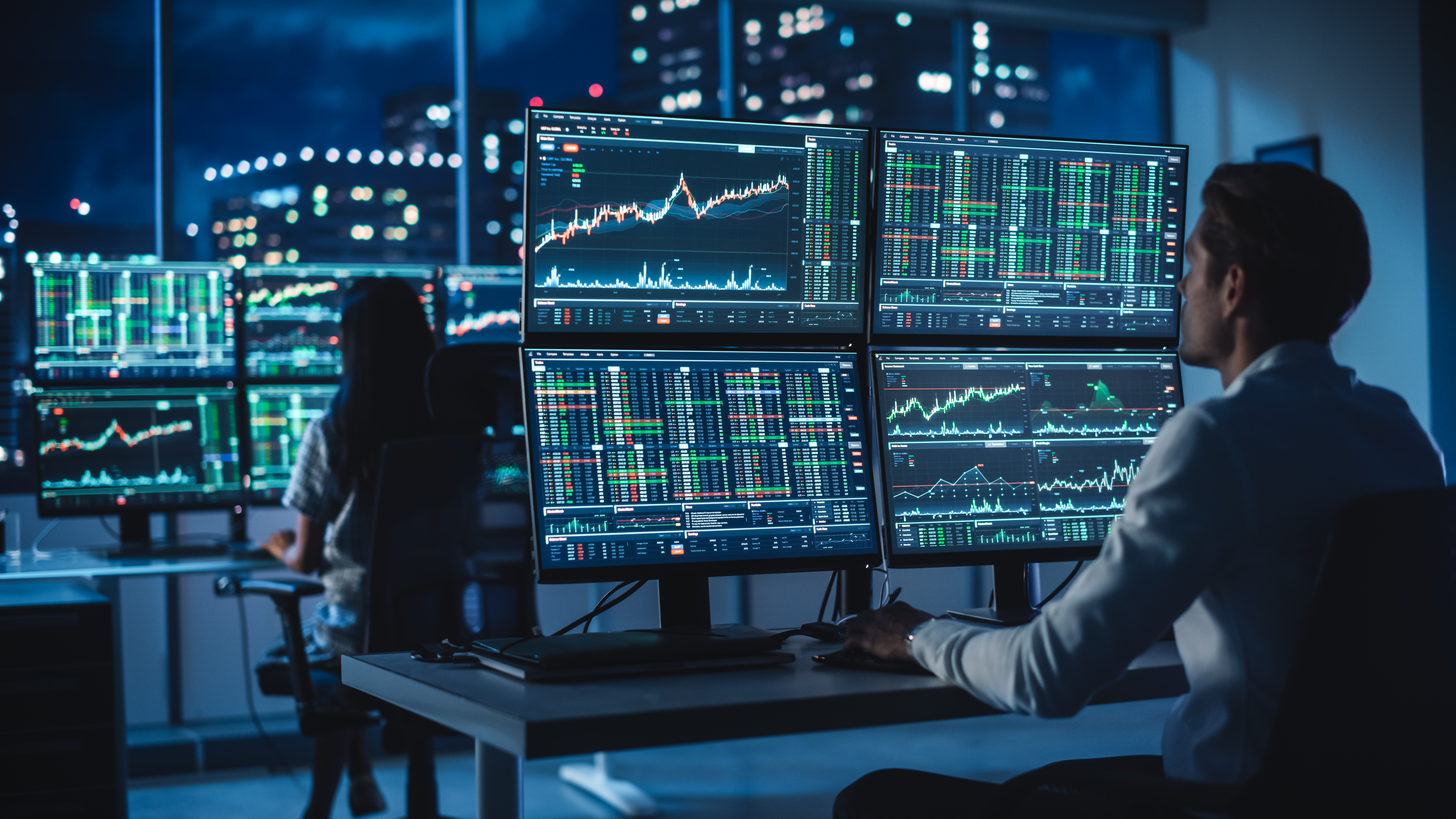 Bill Ackman bets 38% of his $15 billion hedge fund on three AI giants—Alphabet, Amazon, and Meta—betting their in-house chips and integrated AI tools will compound earnings faster than the market expects