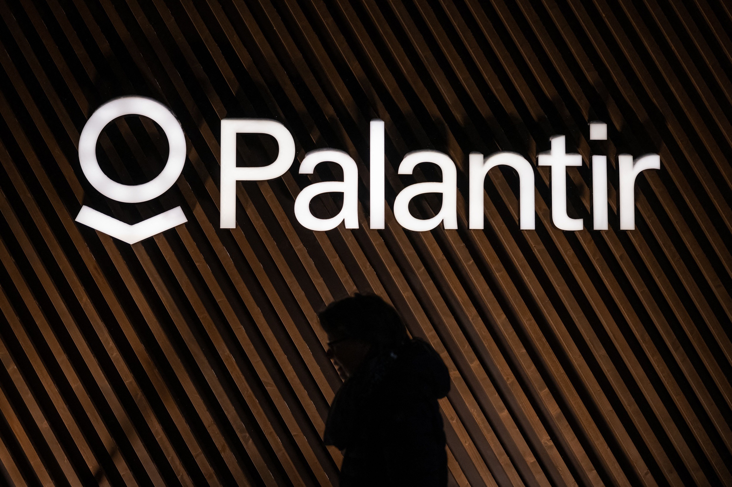 Palantir, AMD, and Arm Holdings report earnings this week as investors assess AI adoption and semiconductor momentum.
