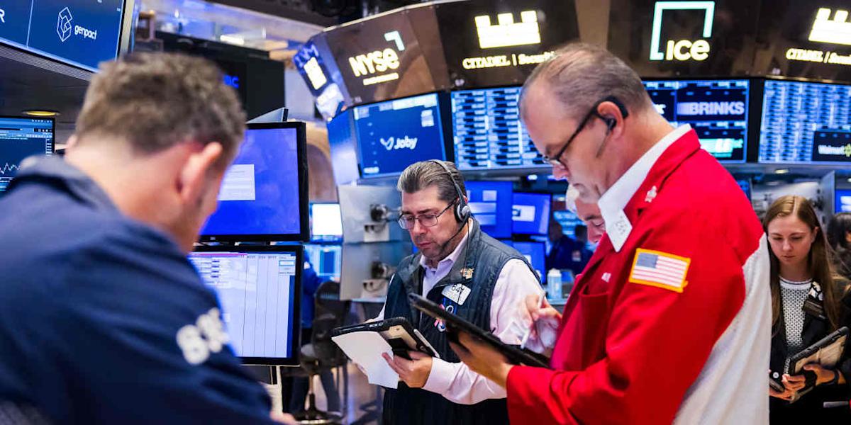 AI stocks fell sharply as concerns over market leverage, rising interest rates, and big tech companies' heavy spending weighed on the sector.