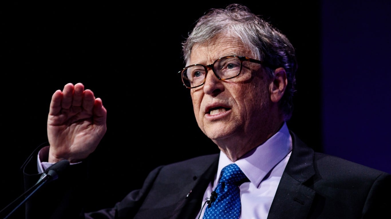 Bill Gates財団がCaterpillarの株式$3.6 billion以上を保有、1年で183%近い上昇